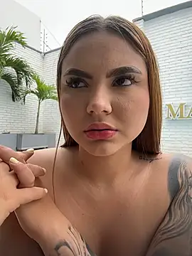 Beella1_ Show in webcam