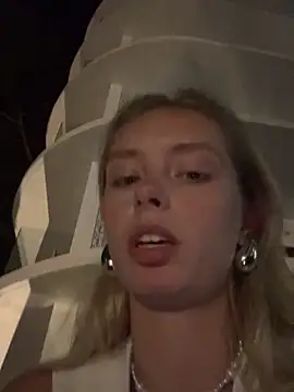 SunnyShiney's Live XXX Chat