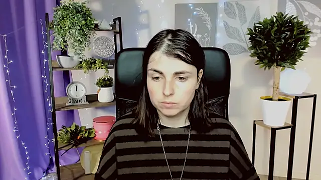 MartaEdams Adlı Modelin Canlı XXX Sohbeti