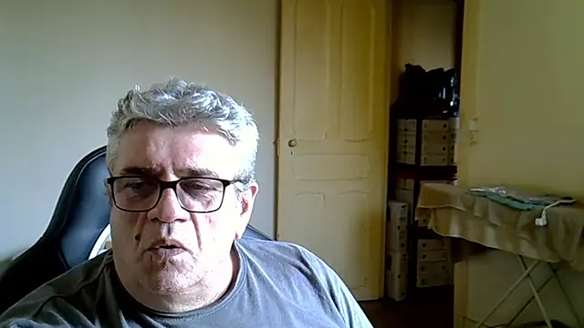 _hippo_: διαδικτυακό σόου στην κάμερα