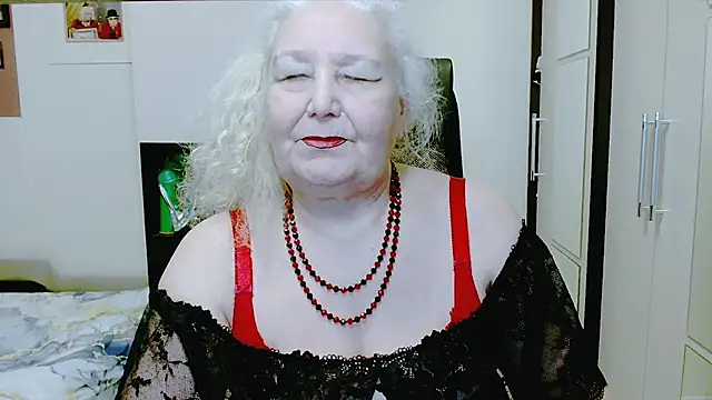 Show modela GrannyAlisa na web-kameri