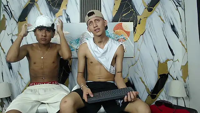 Show modela AVENGER_GUYS1 na web-kameri