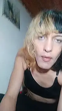 MakiMorningstar Show in webcam