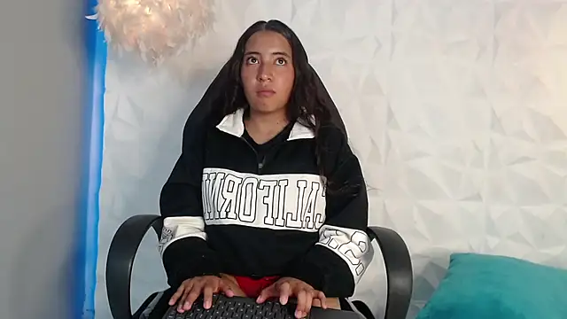 kenya_joy Adlı Modelin Canlı XXX Sohbeti