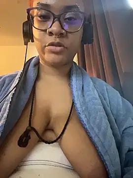 nickytheehawtie Adlı Modelin Web Kamerası Şovu