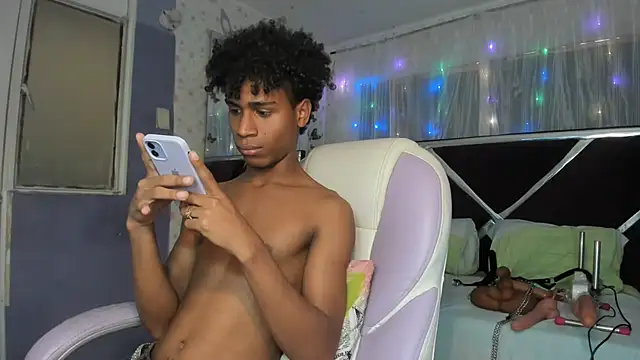 Chat XXX en directo de Santy_bigcock_01