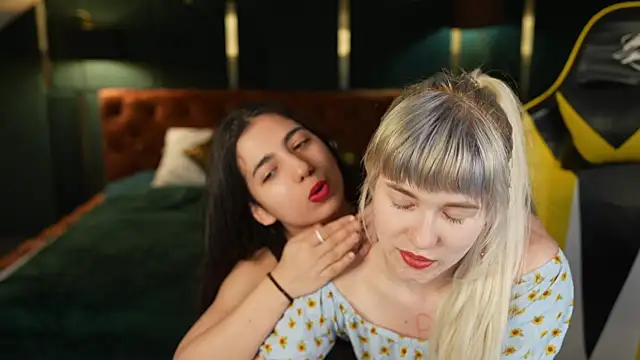 Anetta_kiss: διαδικτυακό σόου στην κάμερα