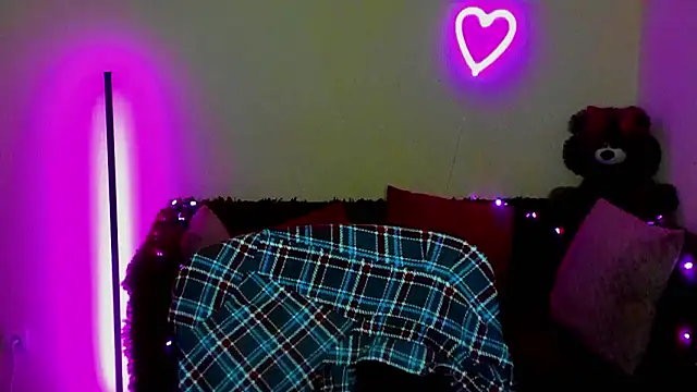 Chat +18 de Alicia_love00 ao vivo