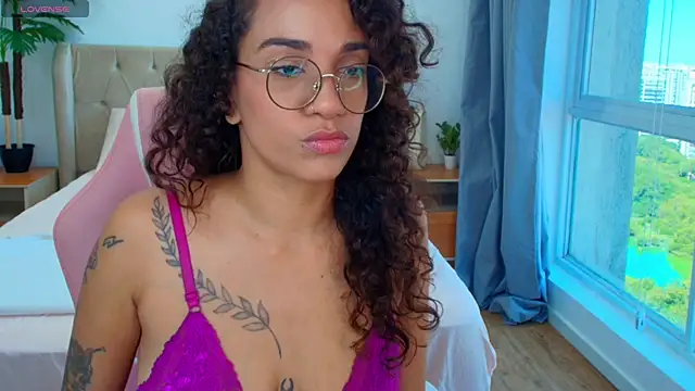 Sally_Diazz: онлайн-секс-чат