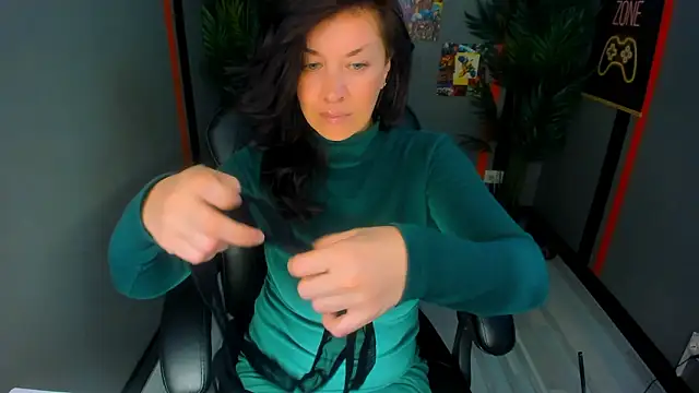 AnaMills Adlı Modelin Canlı XXX Sohbeti