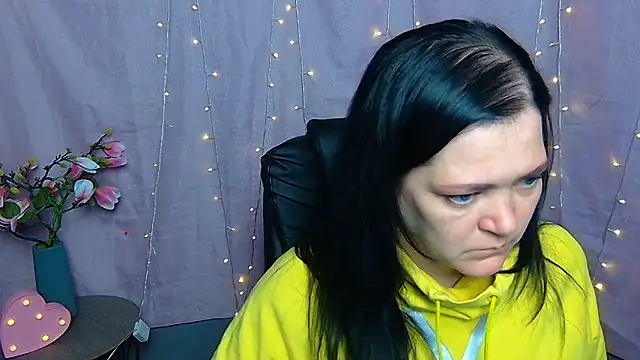 LauraFinnのライブXXXチャット