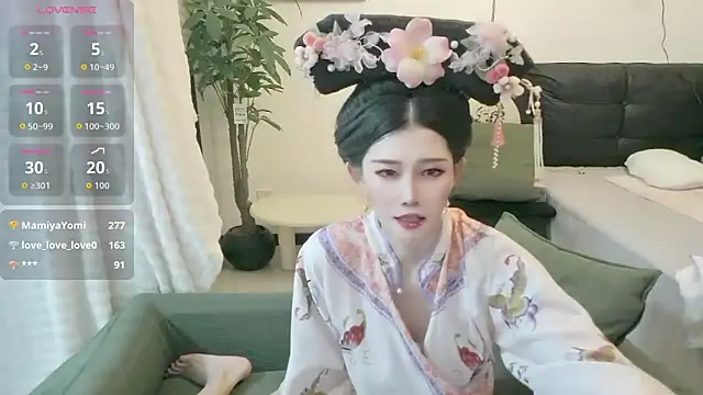 NANA-EET: διαδικτυακό σόου στην κάμερα