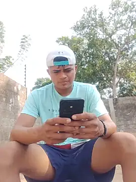 Show de HOTRAINYGOLDEN na webcam