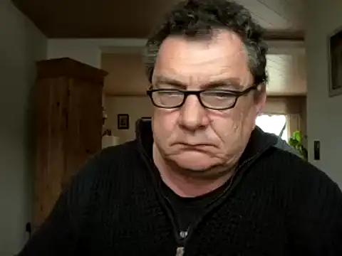 Nobbie444 即時 XXX 聊天