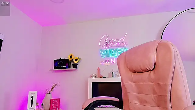 Alice_Vixen 即時 XXX 聊天