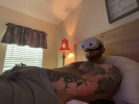 8umf1ghter: διαδικτυακό σόου στην κάμερα