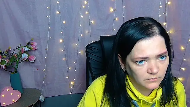 LauraFinn élő XXX-chatje