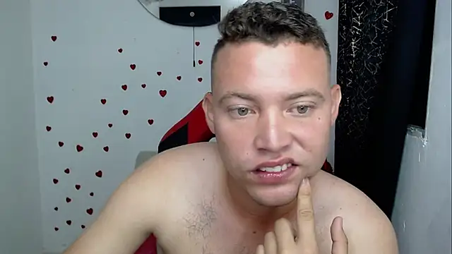 sven_fox723 Adlı Modelin Canlı XXX Sohbeti