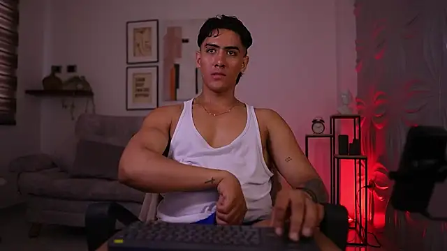 Show modela Tayler_Cross_ na web-kameri