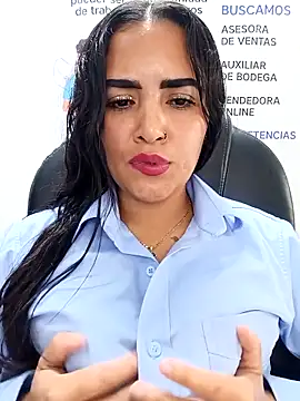 MAYE__13 Adlı Modelin Canlı XXX Sohbeti