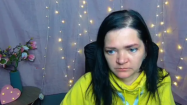 LauraFinn élő XXX-chatje