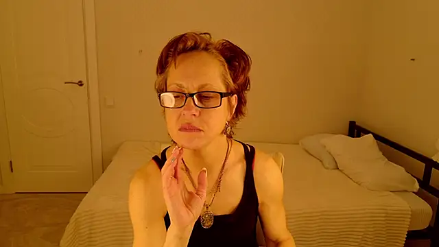 LioraWeiss' Live XXX Chat