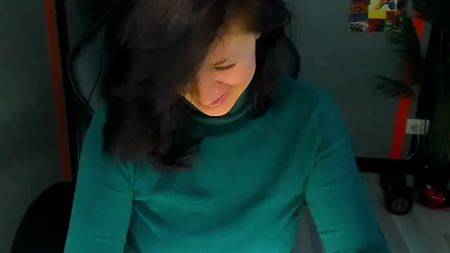 AnaMills Adlı Modelin Canlı XXX Sohbeti