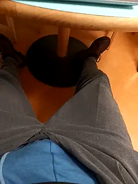 Fun_yacine: διαδικτυακό σόου στην κάμερα