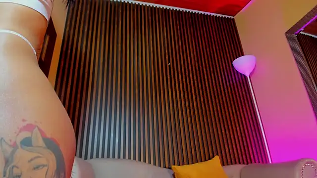 Chat +18 de LauraAristizabal ao vivo