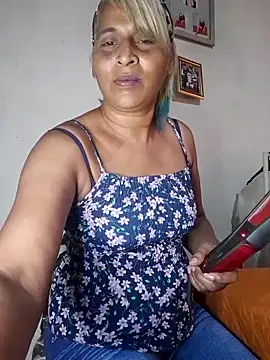 Goodgirlsue_77's Live XXX Chat