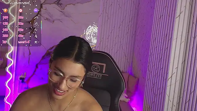 Chatroom XXX en direct de PEACHY_TAY