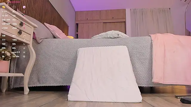 tatikiss_'s Live XXX Chat