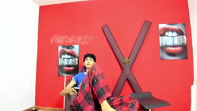 IMPERIAL_HOT: διαδικτυακό σόου στην κάμερα