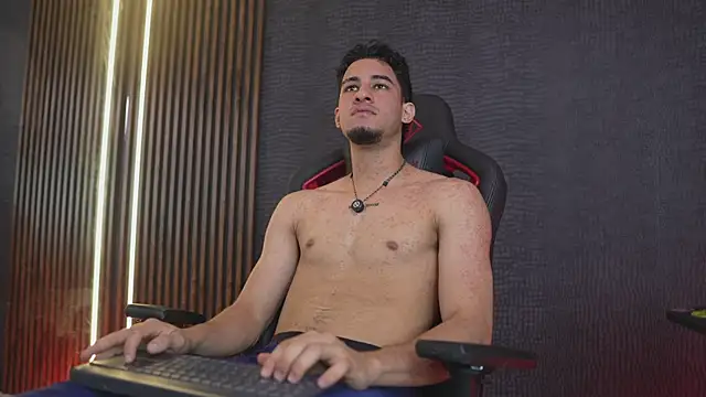 JakeMoxley Adlı Modelin Canlı XXX Sohbeti