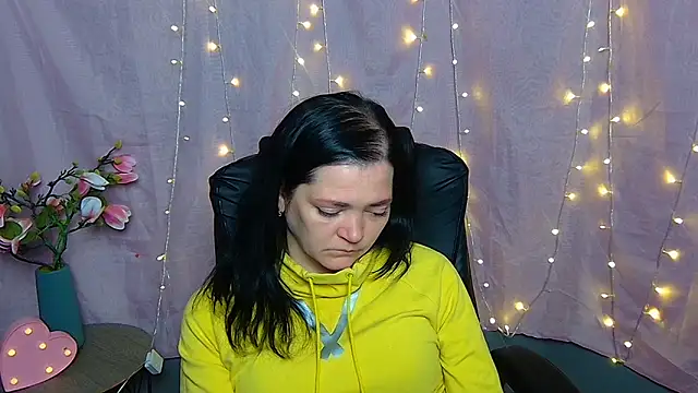 LauraFinn Adlı Modelin Canlı XXX Sohbeti