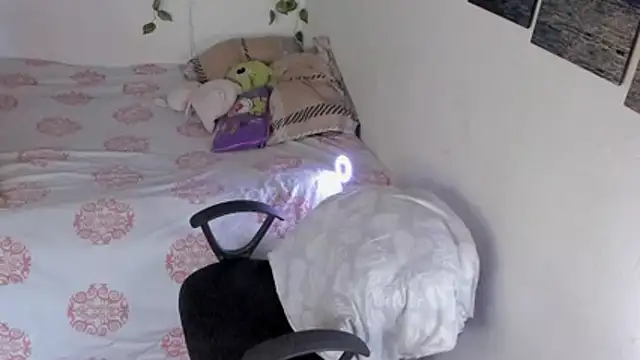 chloe_kisses' Live XXX Chat