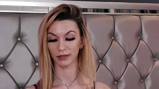 Онлайн чат XXX MayaHale