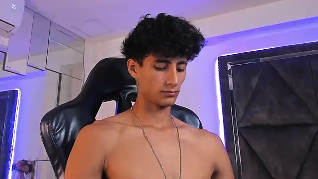 MaxiimoRomano_'s Live XXX Chat