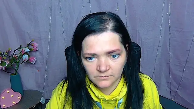 LauraFinnのライブXXXチャット