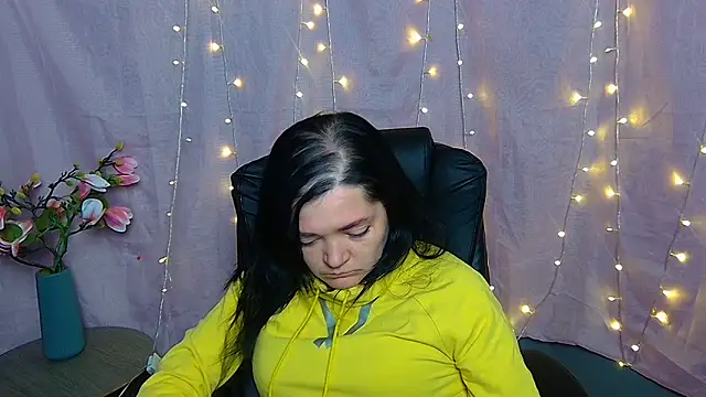 LauraFinn Chat XXX live