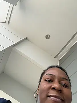 CoCoGoddess_ Show in webcam