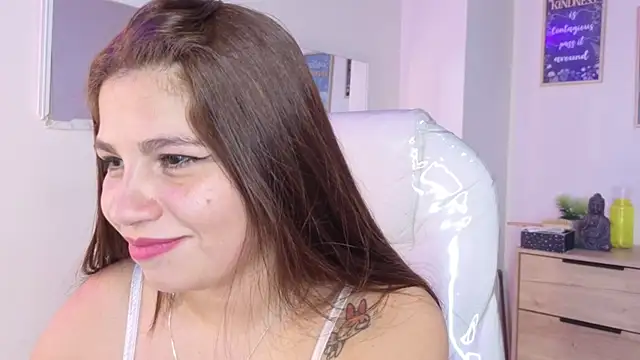 bluee_hazell Adlı Modelin Canlı XXX Sohbeti