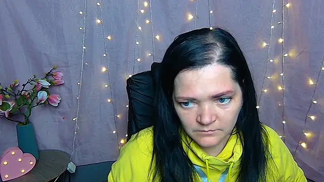 LauraFinn: онлайн-секс-чат