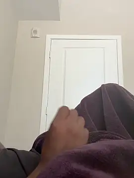 makeherfeelg: διαδικτυακό σόου στην κάμερα