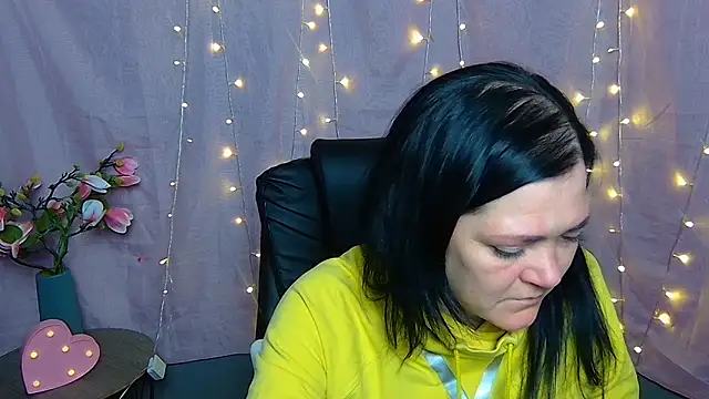 Show modela LauraFinn na web-kameri