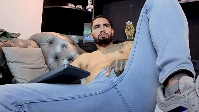 matteosantos: онлайн-секс-чат