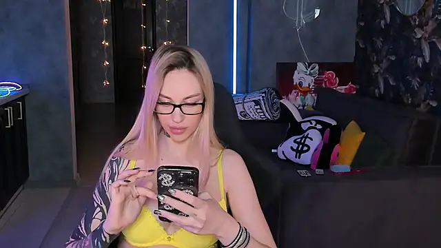 Blckmirrorr Live XXX Chat