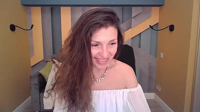 EllaLong's Live XXX Chat