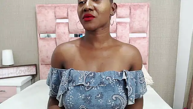 NahomyHawk Adlı Modelin Canlı XXX Sohbeti