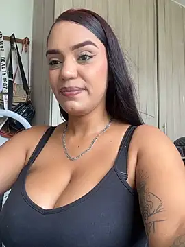 Sara-77 Adlı Modelin Canlı XXX Sohbeti